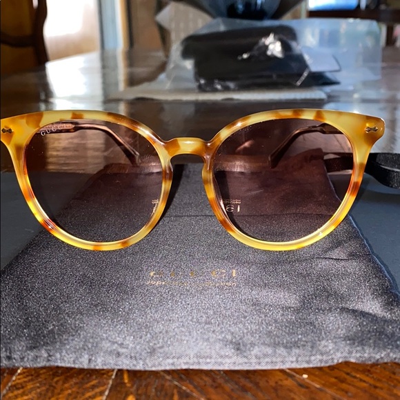 Gucci Sunglasses - Picture 3 of 6